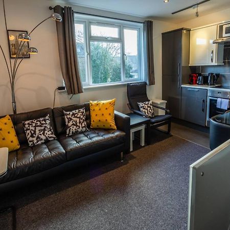 בורנמות' Newly Renovated Ideally Situated 2 Bedroom Flat מראה חיצוני תמונה