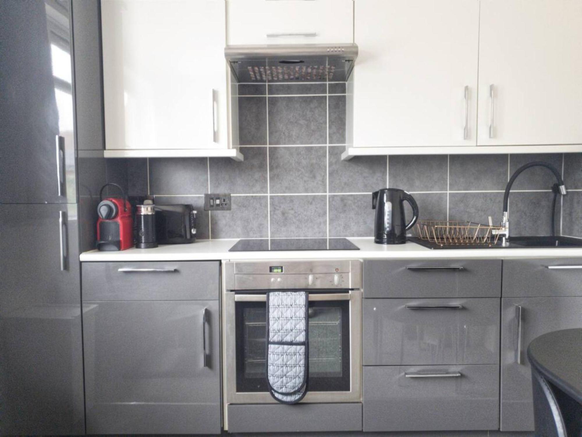 בורנמות' Newly Renovated Ideally Situated 2 Bedroom Flat מראה חיצוני תמונה