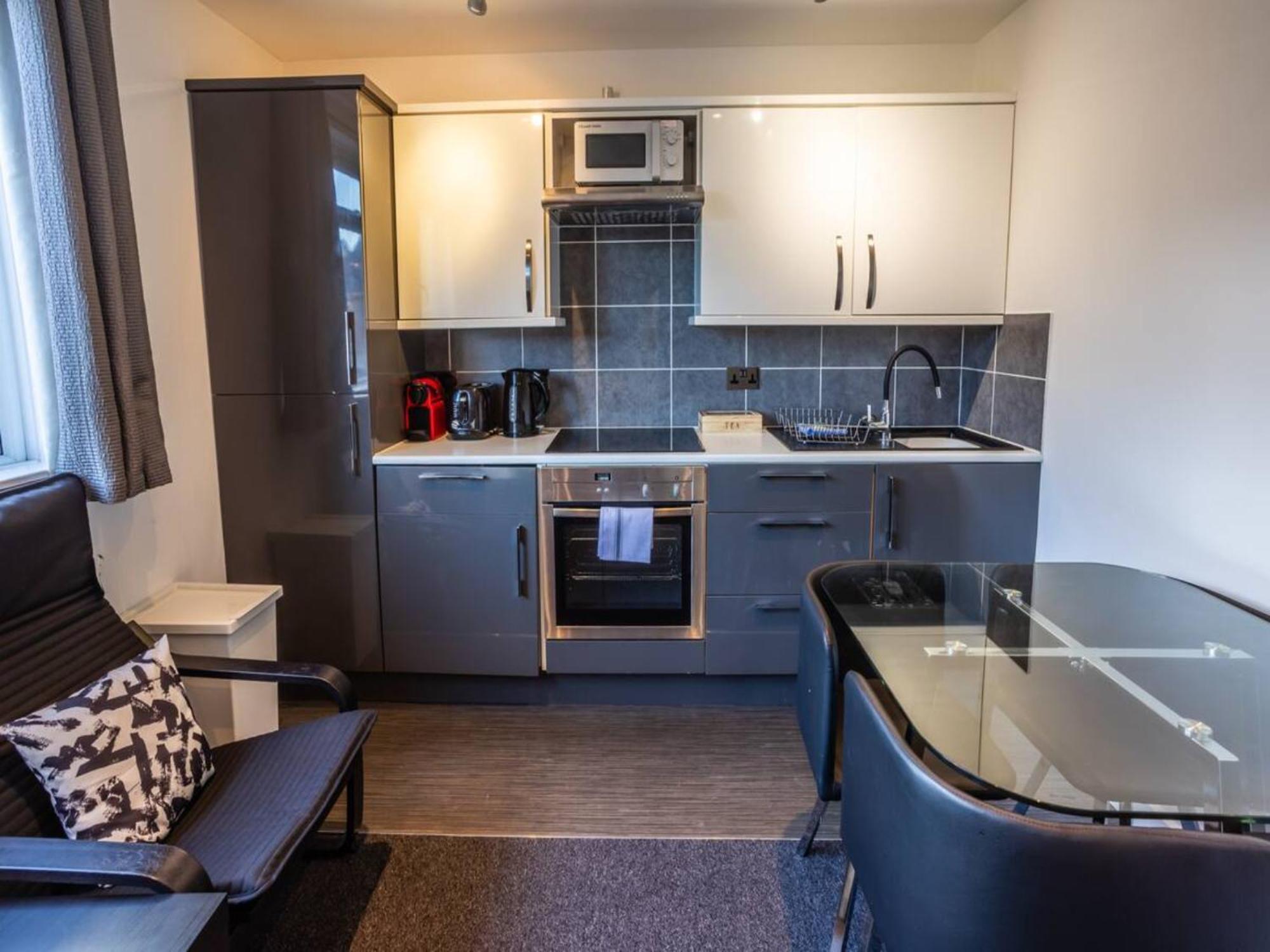 בורנמות' Newly Renovated Ideally Situated 2 Bedroom Flat מראה חיצוני תמונה
