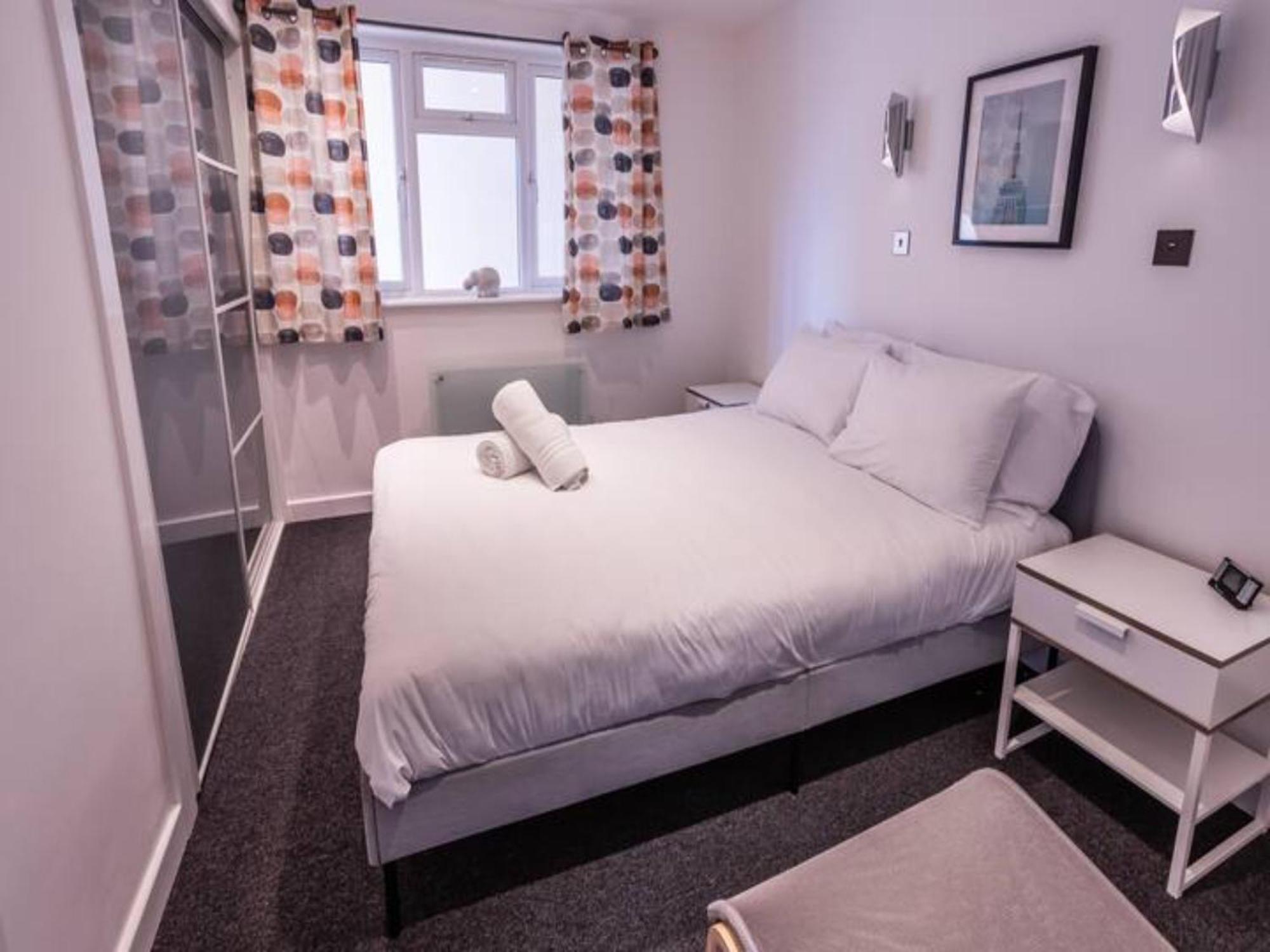 בורנמות' Newly Renovated Ideally Situated 2 Bedroom Flat מראה חיצוני תמונה