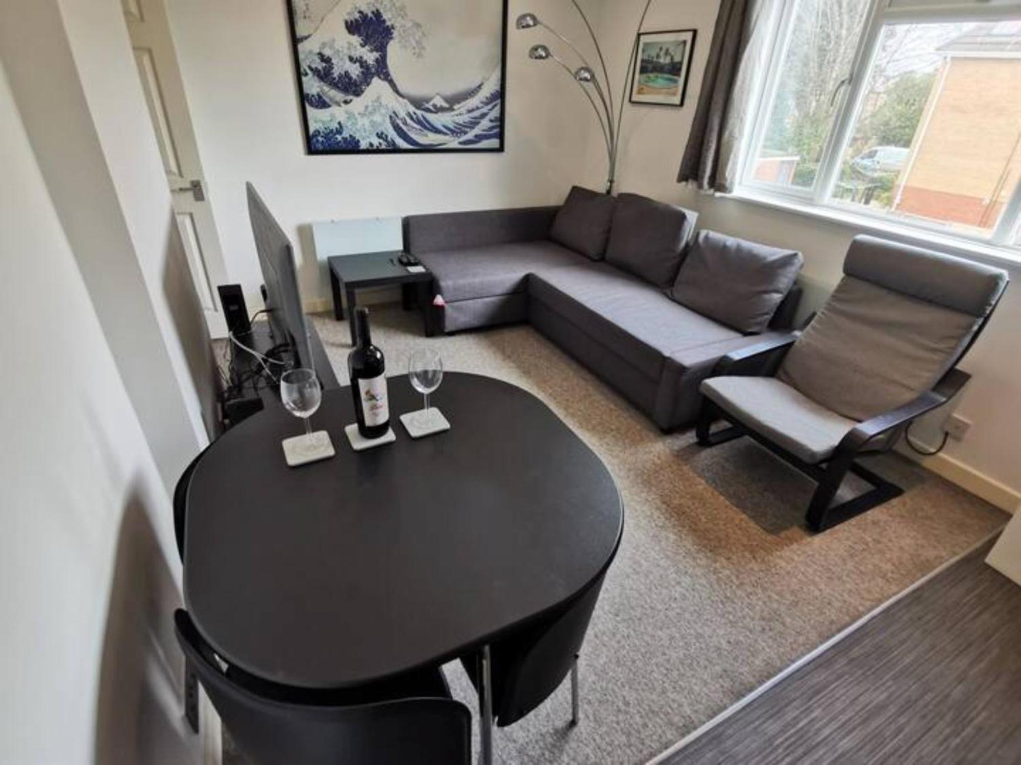 בורנמות' Newly Renovated Ideally Situated 2 Bedroom Flat מראה חיצוני תמונה